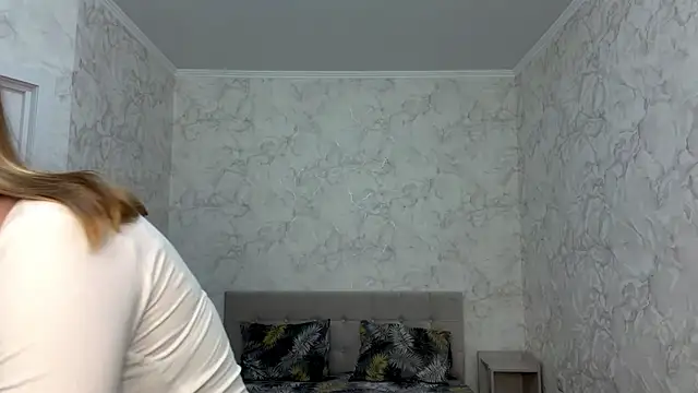 rosylume online show from May 20, 2026, 5:41 pm
