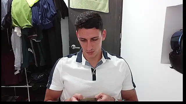 Snapshot of RaulRico chatting on May 17, 2026, 4:10 am RaulRico online show from May 17, 2026, 4:10 am