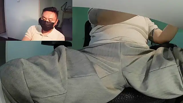 Snapshot of mrcake666 chatting on May 15, 2026, 4:36 pm mrcake666 online show from May 15, 2026, 4:36 pm