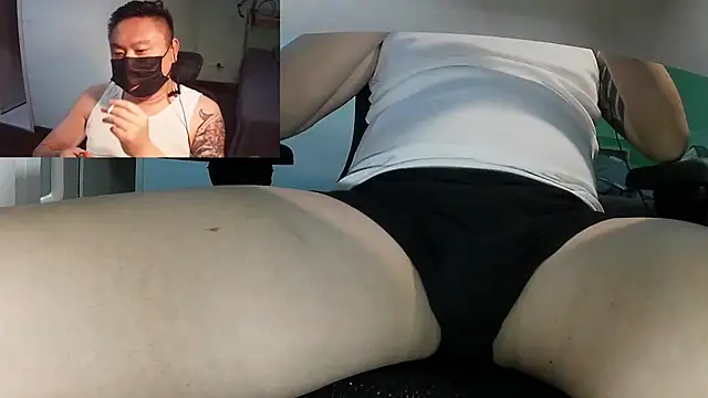 Snapshot of mrcake666 chatting on May 20, 2026, 1:17 pm mrcake666 online show from May 20, 2026, 1:17 pm