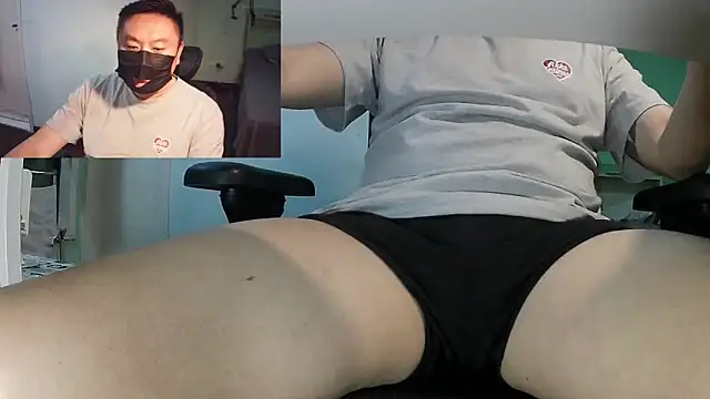 Snapshot of mrcake666 chatting on May 26, 2026, 12:45 pm mrcake666 online show from May 26, 2026, 12:45 pm