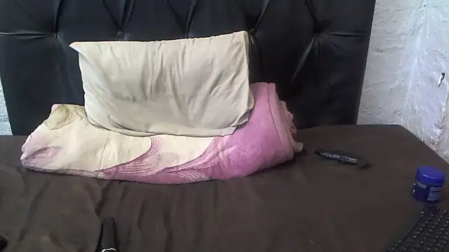 Snapshot of petitekaylaXxx chatting on July 12, 2026, 7:27 pm petitekaylaXxx online show from July 12, 2026, 7:27 pm
