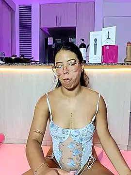 Snapshot of Raven_stonee01 chatting on May 8, 2026, 12:27 am Raven stonee01 online show from May 8, 2026, 12:27 am