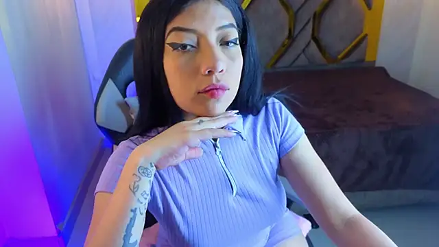 Snapshot of Ey_Im_simone_ chatting on May 14, 2026, 12:23 pm Ey Im simone online show from May 14, 2026, 12:23 pm