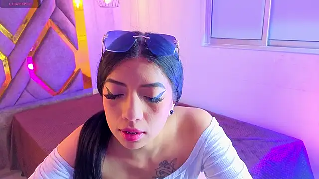 Snapshot of Ey_Im_simone_ chatting on May 31, 2026, 12:56 pm Ey Im simone online show from May 31, 2026, 12:56 pm