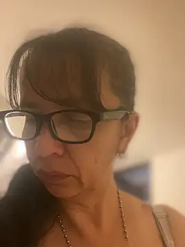 Snapshot of Soy_Camila8 chatting on May 8, 2026, 12:05 am Soy Camila8 online show from May 8, 2026, 12:05 am