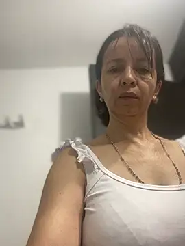 Snapshot of Soy_Camila8 chatting on May 16, 2026, 12:48 pm Soy Camila8 online show from May 16, 2026, 12:48 pm