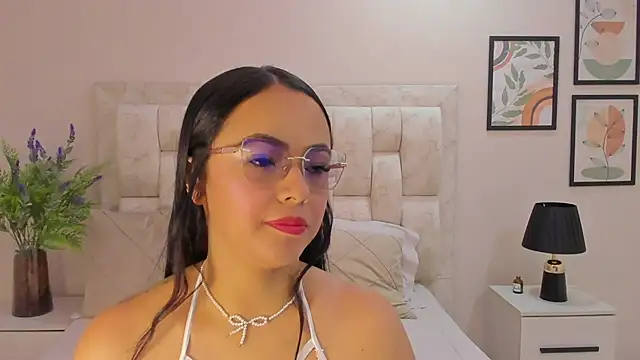 Snapshot of Milaa_Santana chatting on May 11, 2026, 3:18 pm Milaa Santana online show from May 11, 2026, 3:18 pm