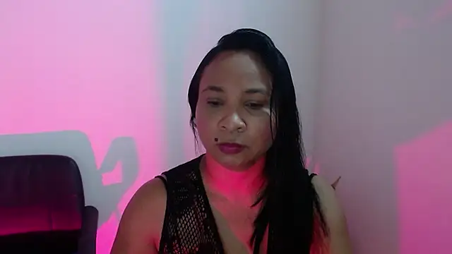 Scarlett Adams  online show from June 1, 2026, 12:29 pm
