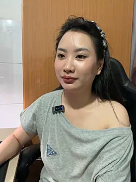 Bella439 online show from May 11, 2026, 4:04 pm