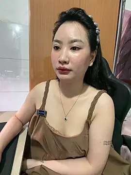Bella439 online show from May 13, 2026, 2:31 am