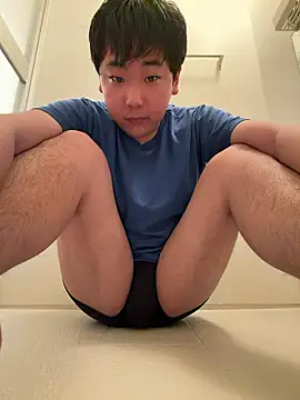YuuYuu 010 online show from May 18, 2026, 9:09 pm