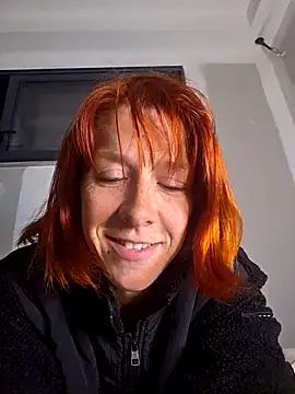 Snapshot of PoppyBoop chatting on May 4, 2026, 10:06 pm PoppyBoop online show from May 4, 2026, 10:06 pm