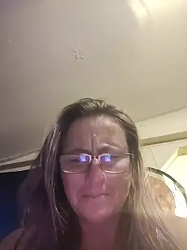 Snapshot of Queenle91 chatting on May 15, 2026, 11:34 pm Queenle91 online show from May 15, 2026, 11:34 pm