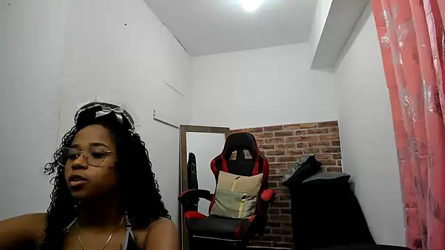 wizarpamela online show from May 26, 2026, 8:05 pm