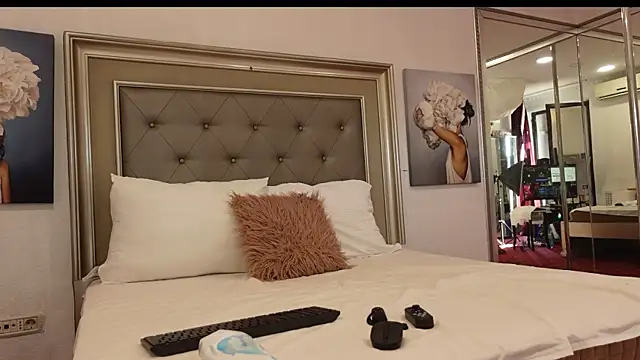 LeilaBie online show from May 27, 2026, 4:31 am