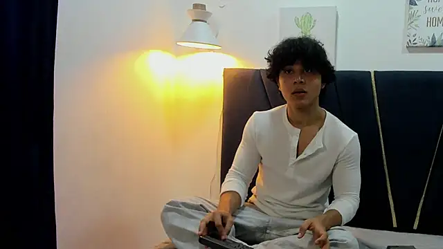 Snapshot of latin_beast4 chatting on May 7, 2026, 10:37 pm latin beast4 online show from May 7, 2026, 10:37 pm