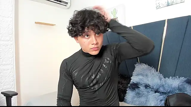 Snapshot of latin_beast4 chatting on May 19, 2026, 7:53 pm latin beast4 online show from May 19, 2026, 7:53 pm