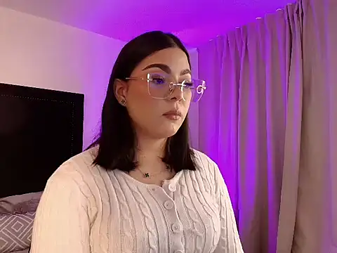 Snapshot of mariana_owen chatting on May 19, 2026, 12:00 pm mariana owen online show from May 19, 2026, 12:00 pm