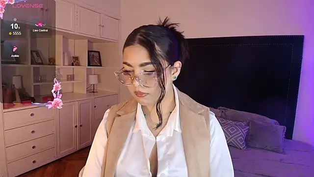 Snapshot of mariana_owen chatting on May 28, 2026, 12:02 pm mariana owen online show from May 28, 2026, 12:02 pm