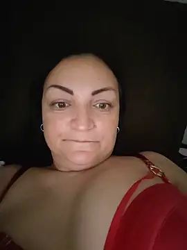 LunaMoonlira online show from May 27, 2026, 6:05 pm