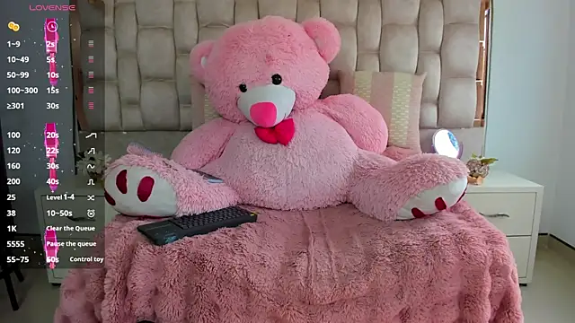 MaddyReyes online show from July 14, 2026, 8:14 pm