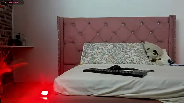 valery-hott-gb online show from May 21, 2026, 7:10 pm