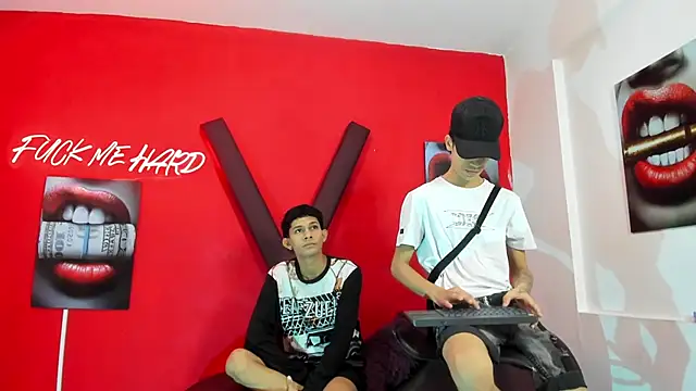 TWINKS BOYSX online show from May 18, 2026, 1:28 pm