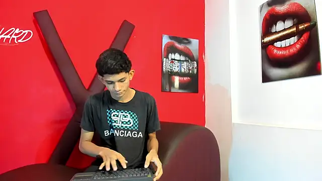 TWINKS BOYSX online show from May 23, 2026, 1:37 pm