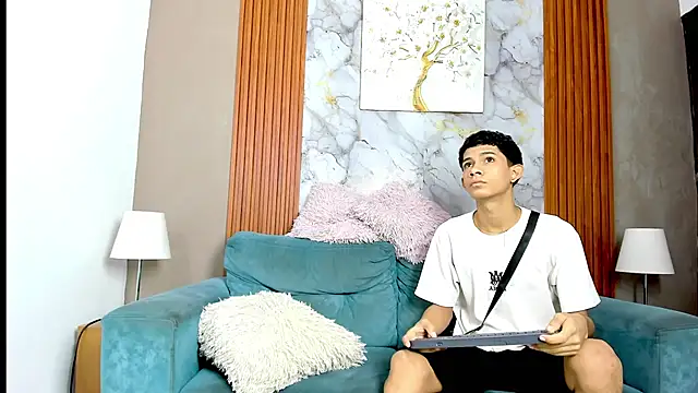 TWINKS BOYSX online show from May 25, 2026, 1:17 pm