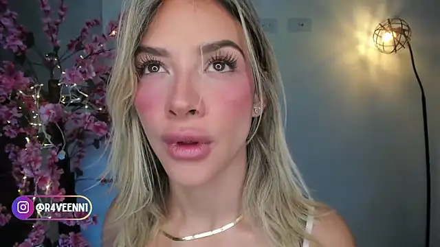 Snapshot of R4-V3N chatting on December 21, 2024, 8:18 am R4-V3N online show from December 21, 2024, 8:18 am