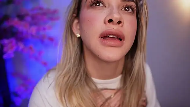 Snapshot of R4-V3N chatting on January 12, 2025, 8:04 am R4-V3N online show from January 12, 2025, 8:04 am