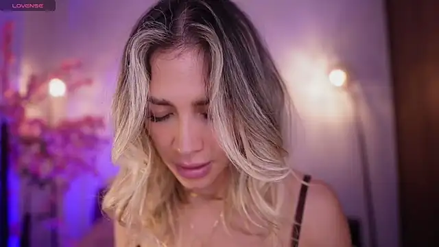 Snapshot of R4-V3N chatting on March 5, 2025, 11:17 am R4-V3N online show from March 5, 2025, 11:17 am