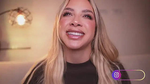 Snapshot of R4-V3N chatting on October 26, 2025, 10:36 pm R4-V3N online show from October 26, 2025, 10:36 pm