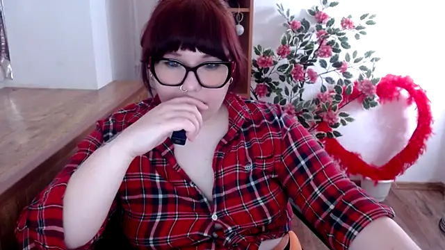Snapshot of KarolinasHot chatting on May 20, 2026, 12:39 am KarolinasHot online show from May 20, 2026, 12:39 am