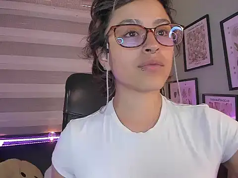 Snapshot of Lusiana__ chatting on May 15, 2026, 12:45 pm Lusiana online show from May 15, 2026, 12:45 pm