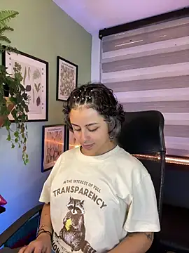 Snapshot of Lusiana__ chatting on May 28, 2026, 12:35 pm Lusiana online show from May 28, 2026, 12:35 pm