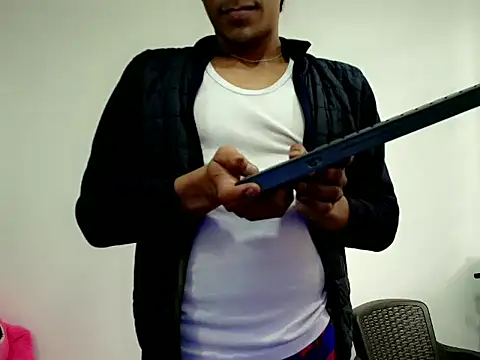 Sexy Dolls18 online show from May 17, 2026, 9:33 pm