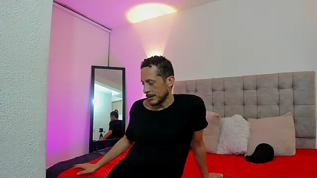 DarkRomanceXXX online show from May 17, 2026, 3:48 am
