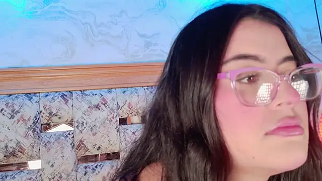 Snapshot of violeta_duval chatting on May 14, 2026, 3:02 am violeta duval online show from May 14, 2026, 3:02 am