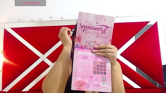 Snapshot of Sophie_pink78 chatting on May 23, 2026, 1:04 pm Sophie pink78 online show from May 23, 2026, 1:04 pm