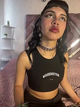 AntonellaCooper Pink online show from July 13, 2026, 10:34 pm