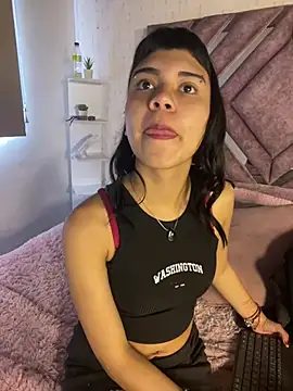 AntonellaCooper Pink online show from July 14, 2026, 8:58 pm