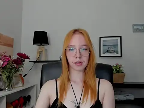 foxSonya online show from July 13, 2026, 5:32 am
