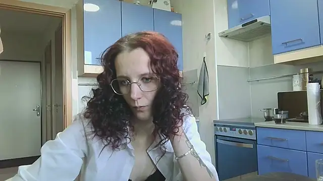 Lucy Crystal online show from May 31, 2026, 2:57 pm