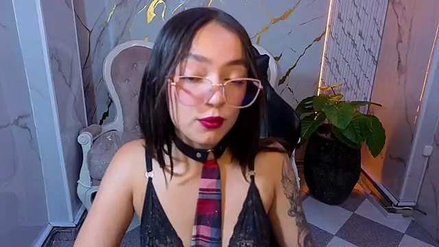 Cinnamon b online show from May 15, 2026, 8:05 pm