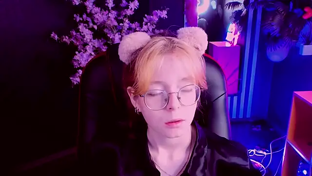 FoxxyyPolly online show from May 22, 2026, 5:47 am