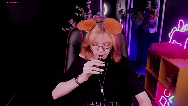 Snapshot of FoxxyyPolly chatting on June 14, 2026, 6:15 am FoxxyyPolly online show from June 14, 2026, 6:15 am