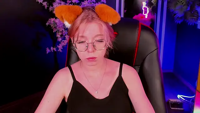 Snapshot of FoxxyyPolly chatting on July 14, 2026, 5:12 am FoxxyyPolly online show from July 14, 2026, 5:12 am