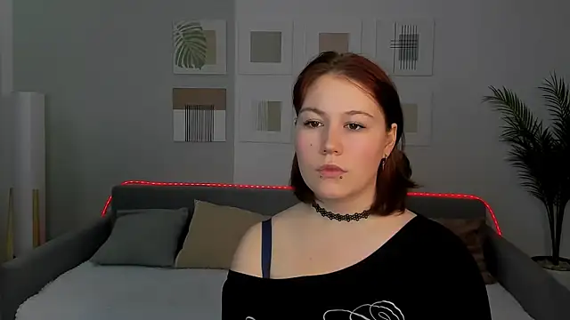MiaLacrice online show from May 18, 2026, 4:18 am